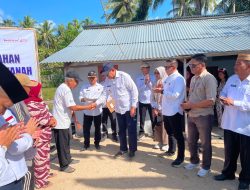 Gubernur Gorontalo Tinjau Program BSPS di Pohuwato, Sertipikat Tanah Diserahkan kepada Warga