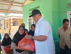 Bantuan Pangan Disalurkan kepada 52 KK di Desa Huangobotu