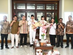 Pj Sekdaprov Sumut Sambut Kepulangan Dua Paskibraka Nasional Asal Toba