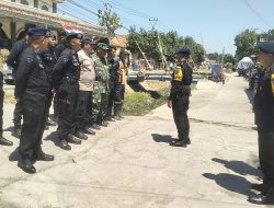 Brimob Polda Jabar Drop 12.000 Liter Air Bersih untuk Warga Terdampak Kekeringan di Tanjakan Krangkeng