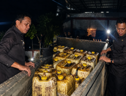 WALI KOTA SIDAK DINI HARI, RATUSAN JERIKEN BIOSOLAR DITEMUKAN DI SPBU PONTODON