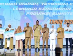 Bobby Nasution Serahkan Hibah kepada 567 Penerima, Rumah Ibadah hingga Mahasiswa Dapat Bantuan