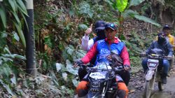 Bukan Naik Mobil Mewah, Gubernur Gusnar Ismail Pilih Motoran Dua Hari Lewati Jalur Ekstrem Demi Warga Pinogu