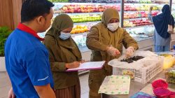 Lindungi Konsumen, DKPTPH Provinsi Gorontalo Lakukan Pengujian Keamanan Pangan Buah Impor