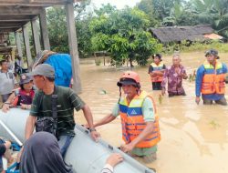 Plt. Bupati Langkat Tiorita Gerak Cepat Tangani Banjir Besitang, Bantuan dan Layanan Kesehatan Disalurkan