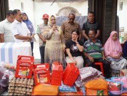 Plt. Bupati Tiorita Hadir Bantu Korban Kebakaran, Empat Rumah di Salapian Hangus