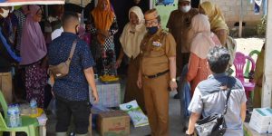 Bersama Baznas, Indra Yasin Bantu Korban Banjir Kecamatan Tomilito