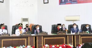Gubernur Sulut dengarkan Pidato Sambutan Walikota Bitung