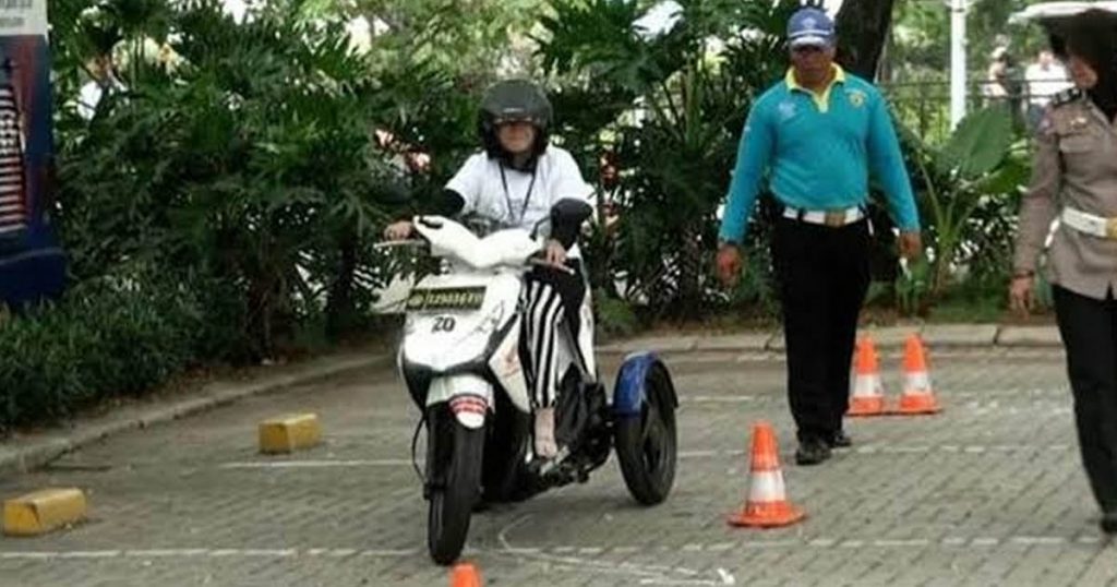 HUT Bhayangkara Ke-75, Satlantas Polres Tulungagung Beri SIM Gratis Bagi Difabel