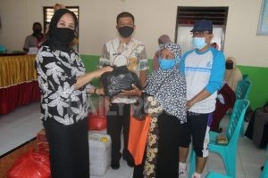 Pemkab Gorontalo Serahkan Bantuan UEP untuk para Pelaku Usaha Mikro dari 3 Kecamatan