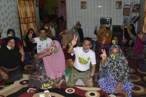 Emak-emak di Tunggulo Kompak Dukung Nelson-Hendra