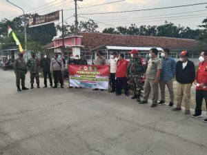 Sinergitas Polsek Sukagumiwang, TNI, dan Satpol PP Giat Penyekatan Guna Antisipasi Penyebaran Covid-19