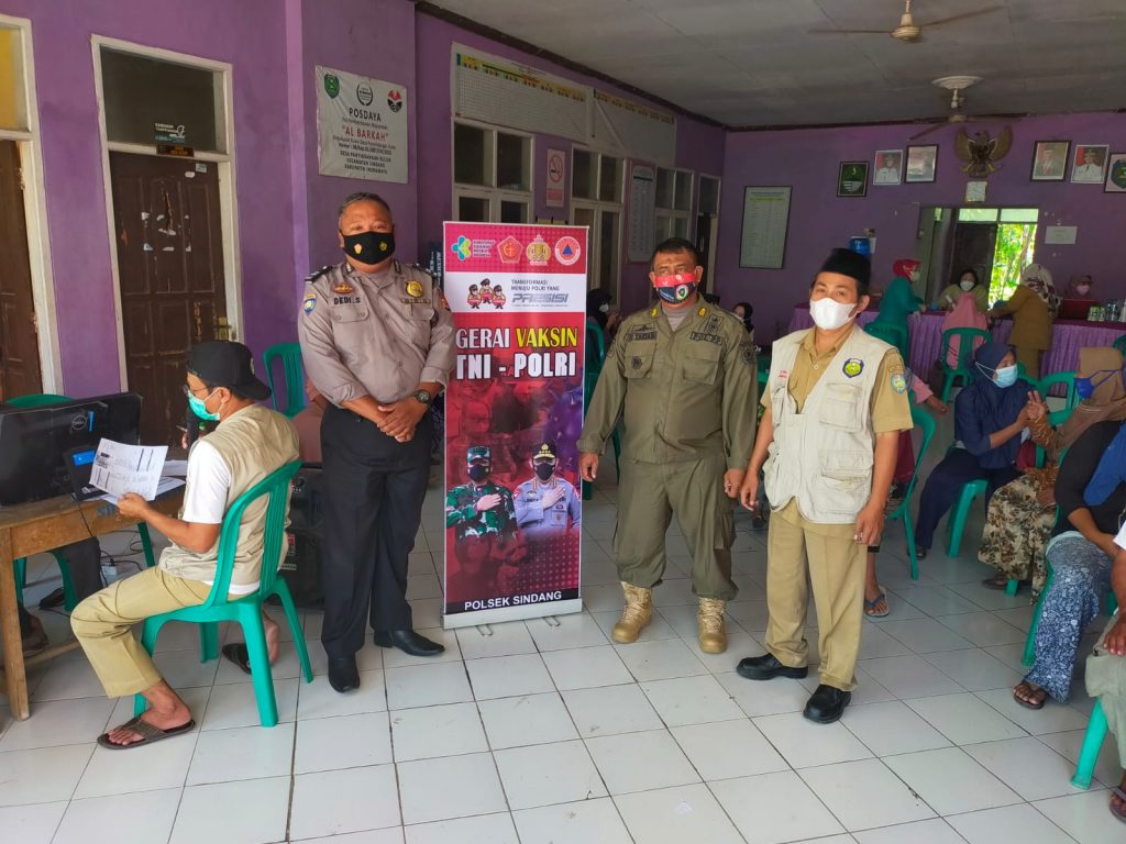 Bantuan Sosial Berupa Masker Dilaksanakan Polsek Sindang