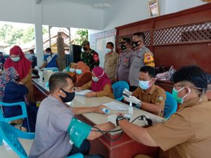 Pengamanan dan Monitoring Vaksinasi Tahap II Dilaksanakan Polsek Sliyeg