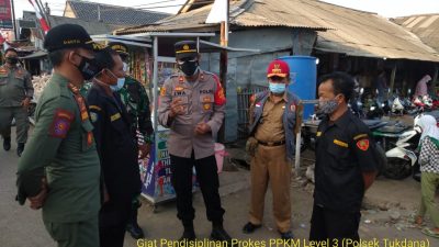 Polsek Tukdana Bersama Forkompincam dan TNI, Satpol-PP giat Pendisiplinan Prokes di Posko Terpadu Pasar Tukdana