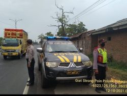 Patroli Strong Point Sambang Wiralodra Digelar Polsek Sukagumiwang