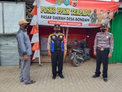 Polsek Sukagumiwang Menerapkan Prokes Pemberlakuan Pembatasan Kegiatan Masyarakat di Pasar Tradisional