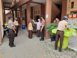 Polsek Sukagumiwang Giat Monitoring di SMK Teladan Dalam Pembelajaran Tatap Muka