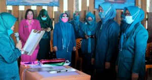 Reni Yasin Hiola Lantik Dan Kukuhkan Pengurus TP-PKK Atingola