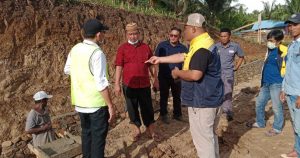 Gustam Ismail Tinjau Pembangunan Akses Jalan Ponelo Kepulauan