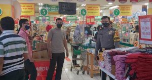 Perketat Prokes di Pusat Perbelanjaan, Polsek Indramayu Ingatkan 5M