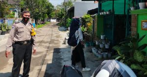 Sukseskan PPKM Darurat, Polsek Sindang Standby di Lokasi Tracing