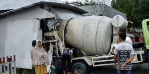 Truk Molen di Boalemo Seruduk Rumah Warga