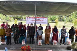 Bantuan Beras Premium Disalurkan di Rumah Dinas Bupati Gorontalo Utara   