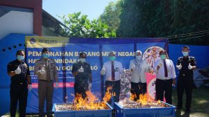 Puluhan Ribu Botol Minuman Beralkohol Ilegal Dimusnahkan Bea dan Cukai Gorontalo