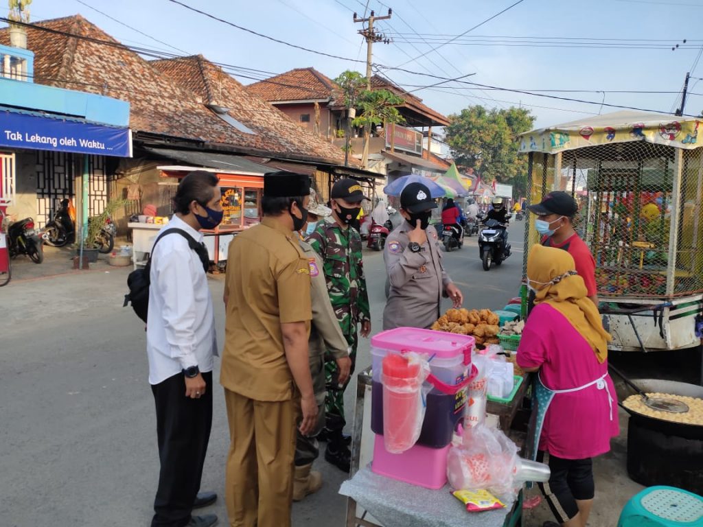 Polsek Balongan Giat Posko Pemantauan PPKM Level II