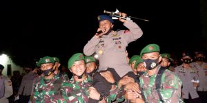 Satbrimob Polda Gorontalo Datangi Markas TNI Yonif 713/Satya Tama Tengah Malam, Ada Apa Yah ?