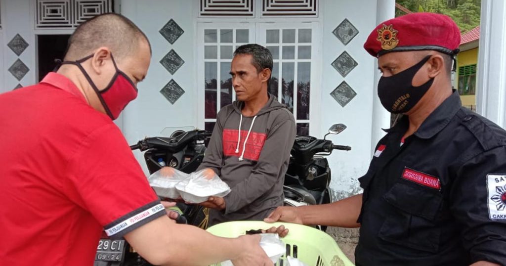 Bersama Baguna PDI-Perjuangan Boalemo, Ko'Hari Bantu Korban Banjir di 2 Desa