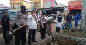 Tingkat Kecamatan Lohbener Lakukan Operasi Bersih di Wilayahnya