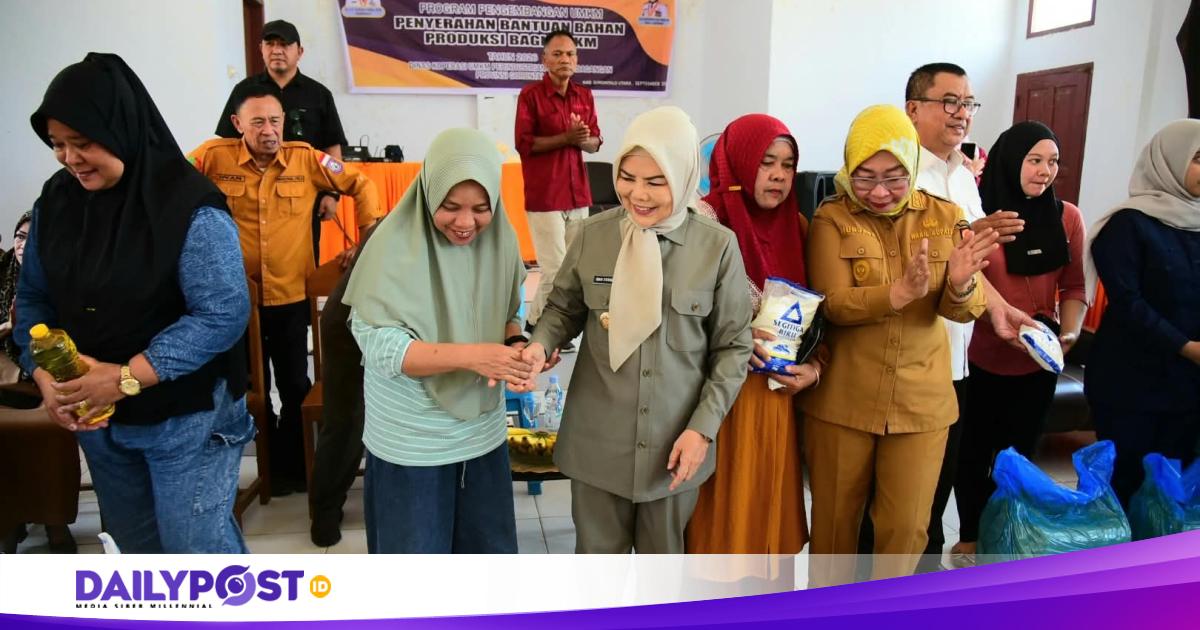 Serahkan Bantuan UMKM di Kwandang, Wagub Idah Syahidah Minta Pelaku Usaha Terus Berinovasi